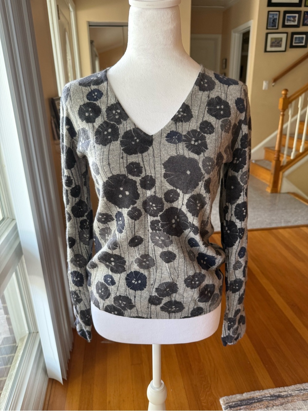 Beautiful 100% Cashmere Sweater